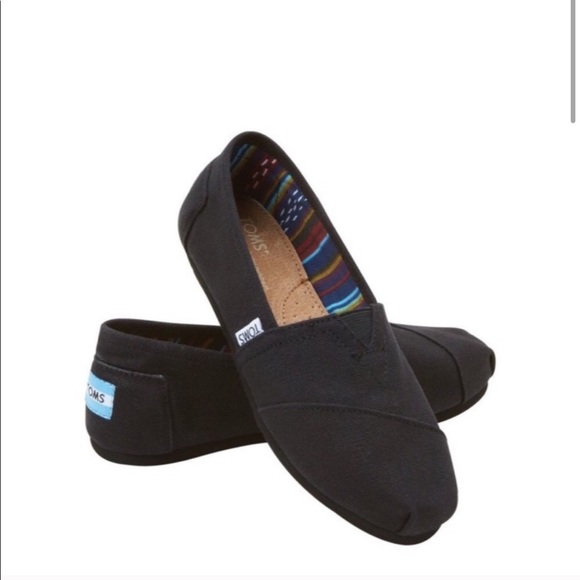 toms black on black canvas